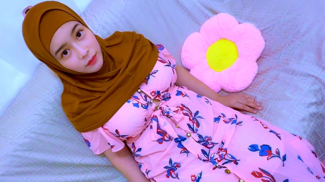 Cute Muslim teen girl in hijab gets cum inside a tight pussy